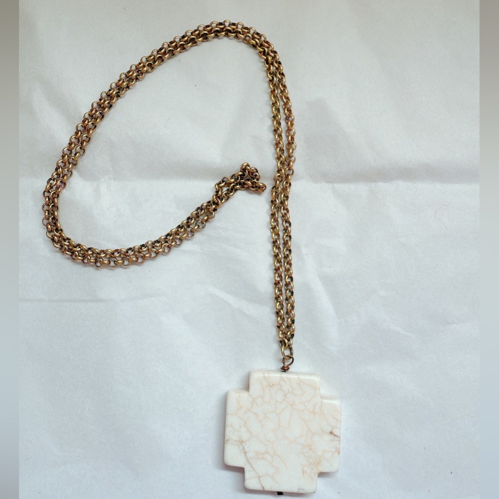 Elegant‎ Gold and Cream Pendant Necklace
